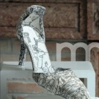 Escarpin-sculpté-en-cellulose-et-encre-de-Chine